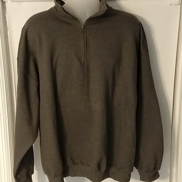 Gildan men's dark gray sweater - Picture 4 of 5